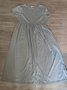 Grey Short-Sleeve Maxi Dress - Classic Everyday Style